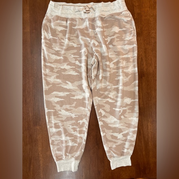 Athleta Balance Printed Jogger Pant Light Tan Cream Camo High Waist. Size XL - Picture 4 of 8